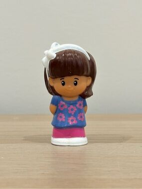 Fisher-Price Little People Mia Figure Slim Style